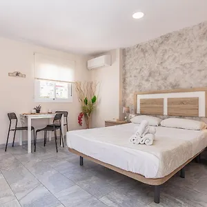 apartamentos-lola-beach.es-andalucia.com/